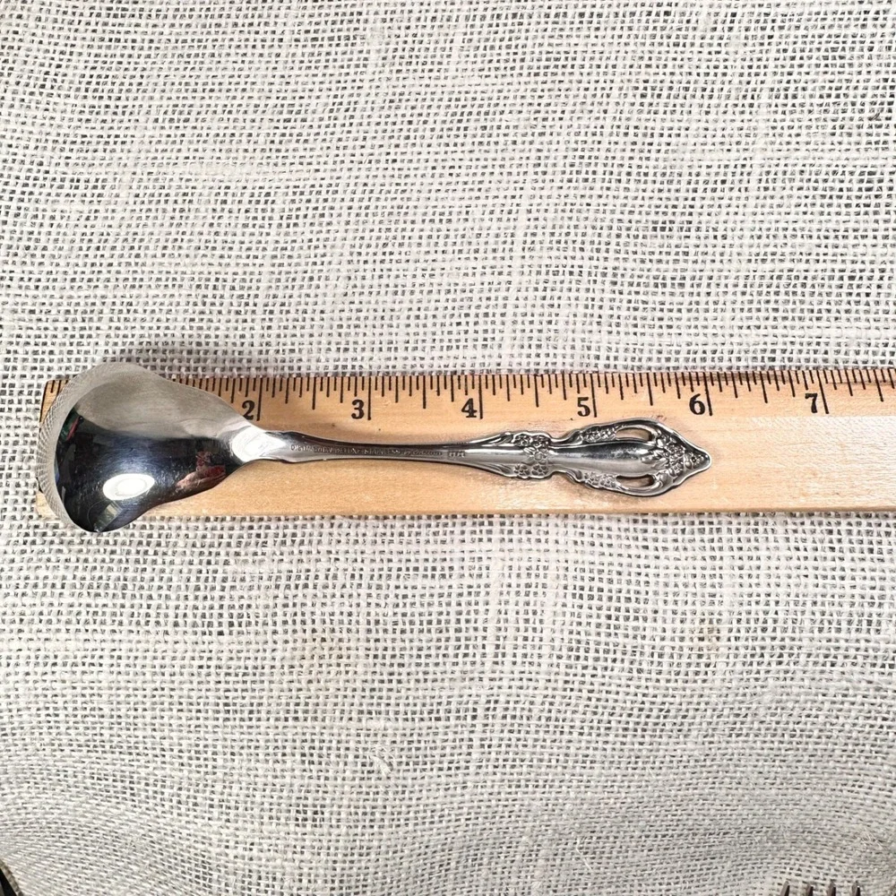 Oneida Distinction Deluxe Stainless Sherbrooke Sugar Shell Spoon 6 Inch HH‎